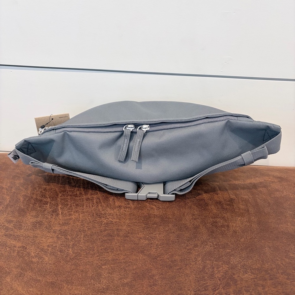 Nike Gray Minimalist Belt Bag Crossbody Fanny Pack Sporty Athleisure Workout - Picture 4 of 11
